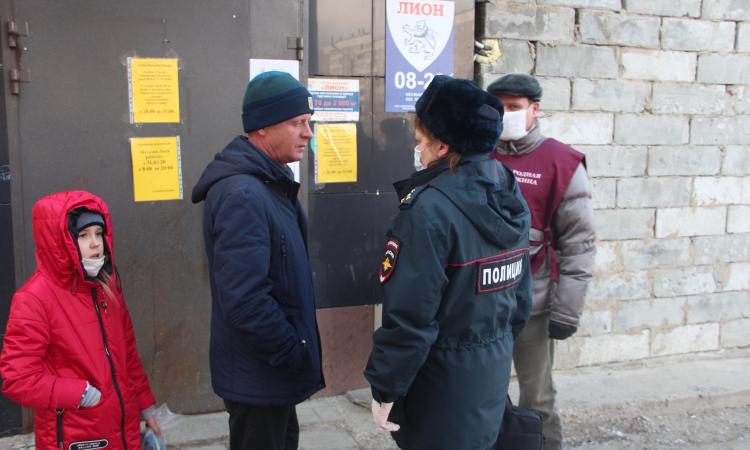 Дружинники и полицейские патрулируют улицы Соликамска. Фото: СОЛИКАМСК 