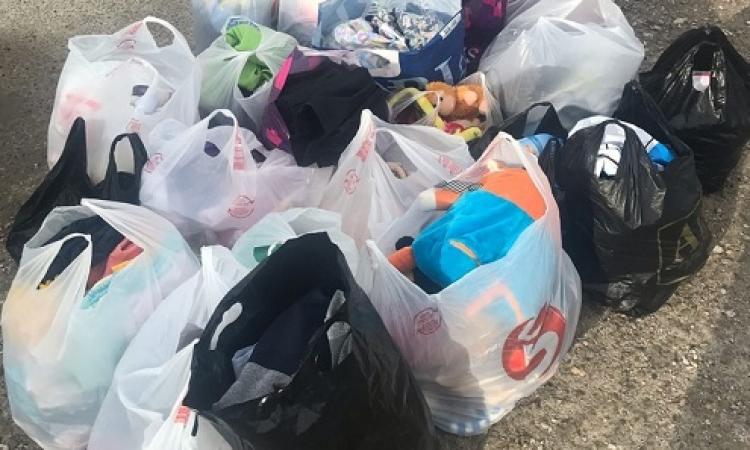 Более 30 пакетов с вещами и продуктами собрали волонтёры