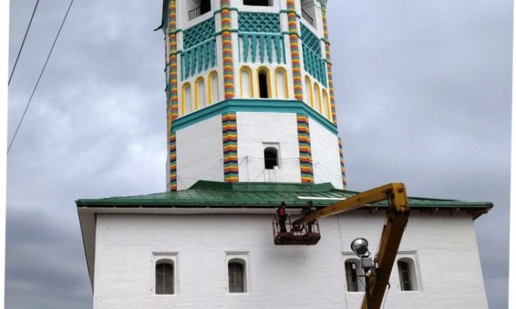 Соборную колокольню продолжают реставрировать. Фото: газета «Наш Соликамск»