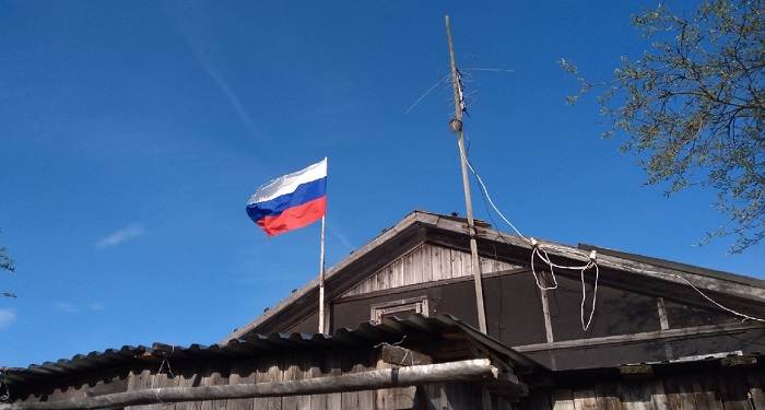 Флаг на частном доме в Городище