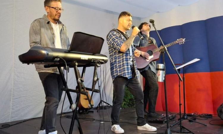 Выступление акустического трио ВИА READY