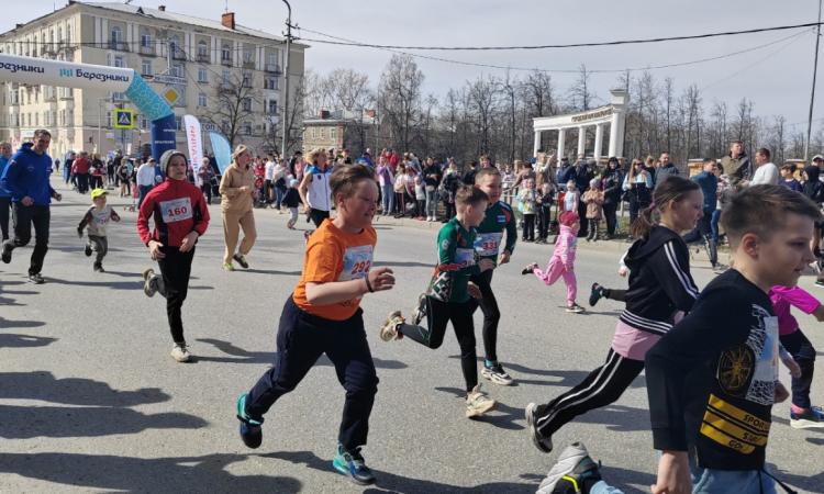 Первый старт. Бегут самые юные