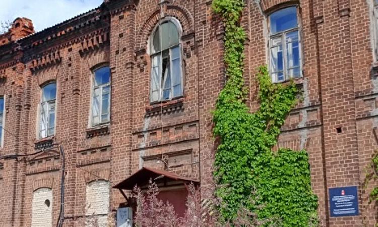 Западный фасад здания ансамбля «Жилой дом номер 30»
