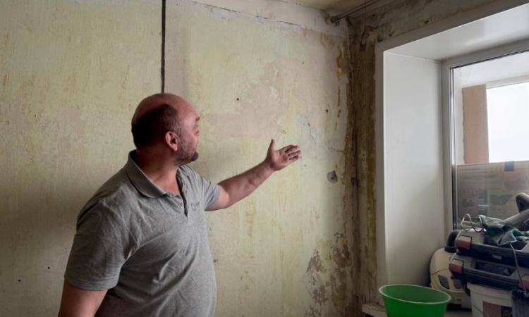 Евгений Штеклейн показал масштаб бедствия в своей квартире