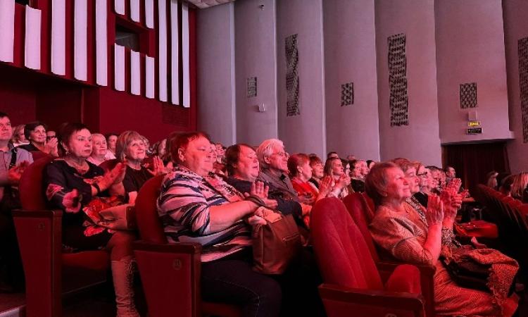 Зрители с восторгом принимали поздравления