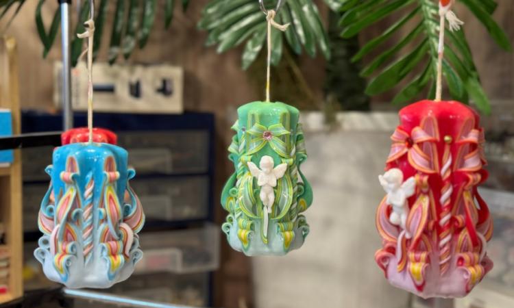 Резные венецианские свечи, которые Роман Александрович творит своими руками. Волшебство, не иначе! 