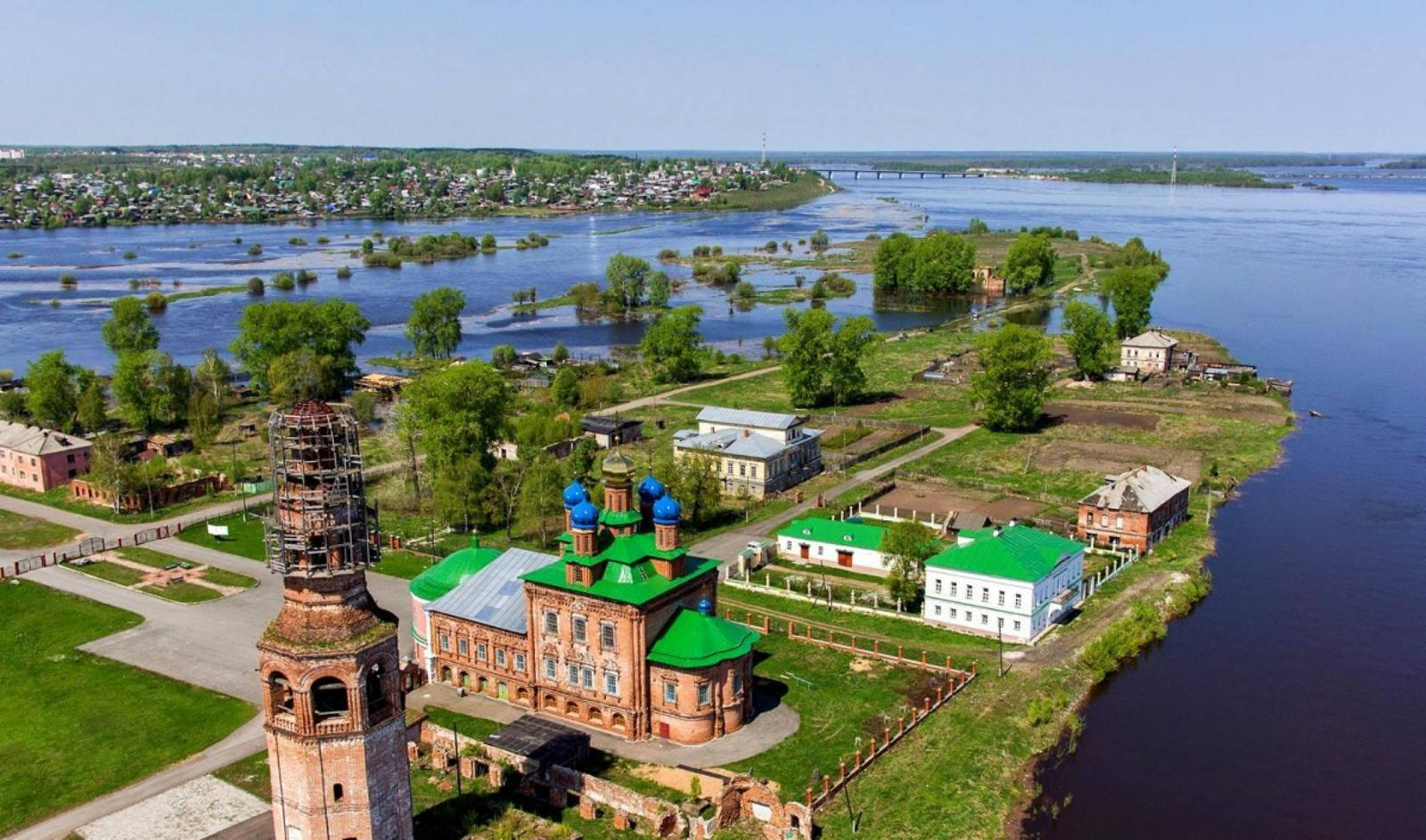 Гисметео пермский край чердынь. Усолье Пермский край. Музей заповедник Усолье Строгановское. Историко-архитектурный комплекс Усолье Строгановское. Старый город Усолье Пермский край.