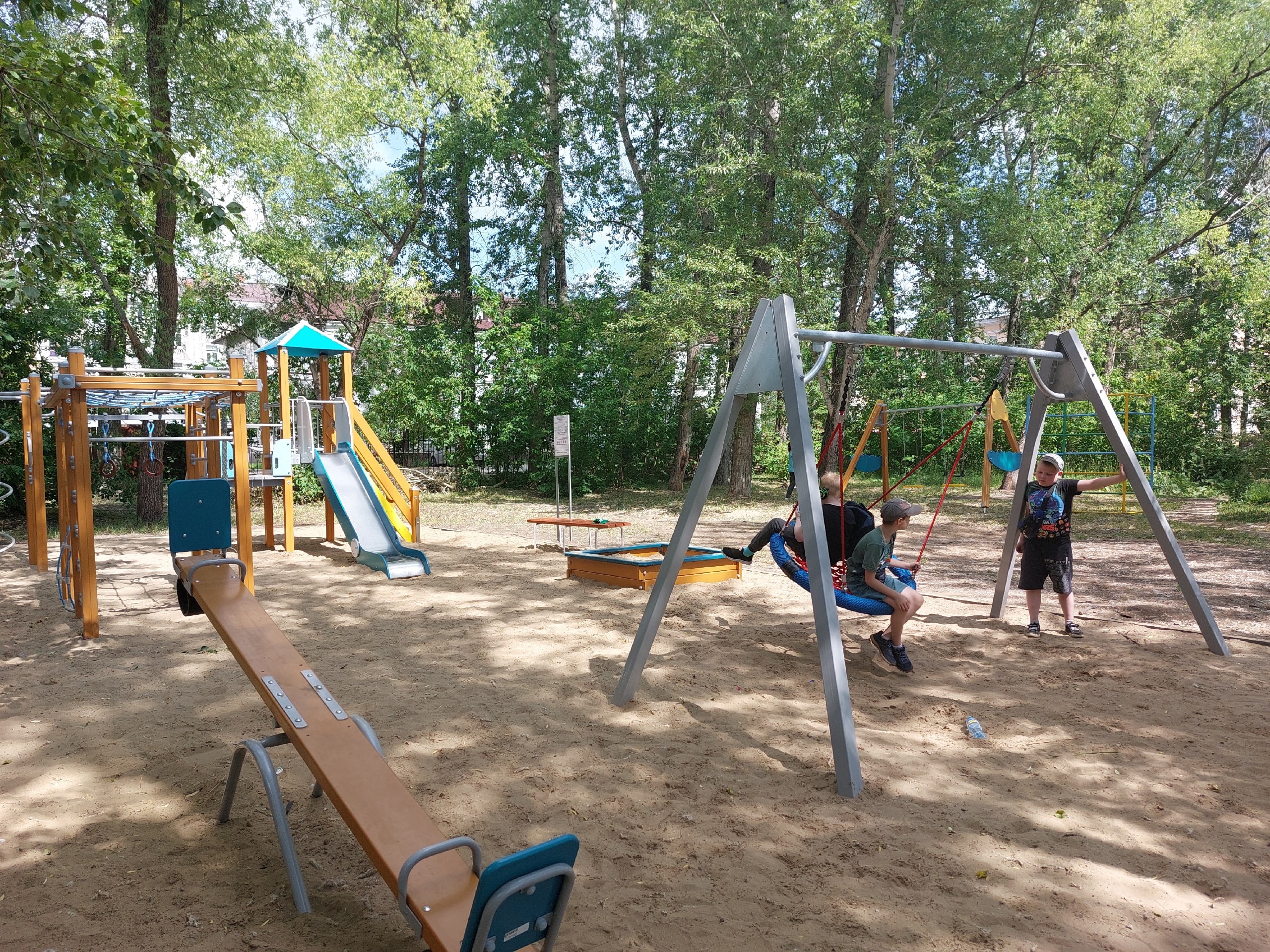 В Березниках строят детские площадки по проекту «Уютный город» - Непермские  новости