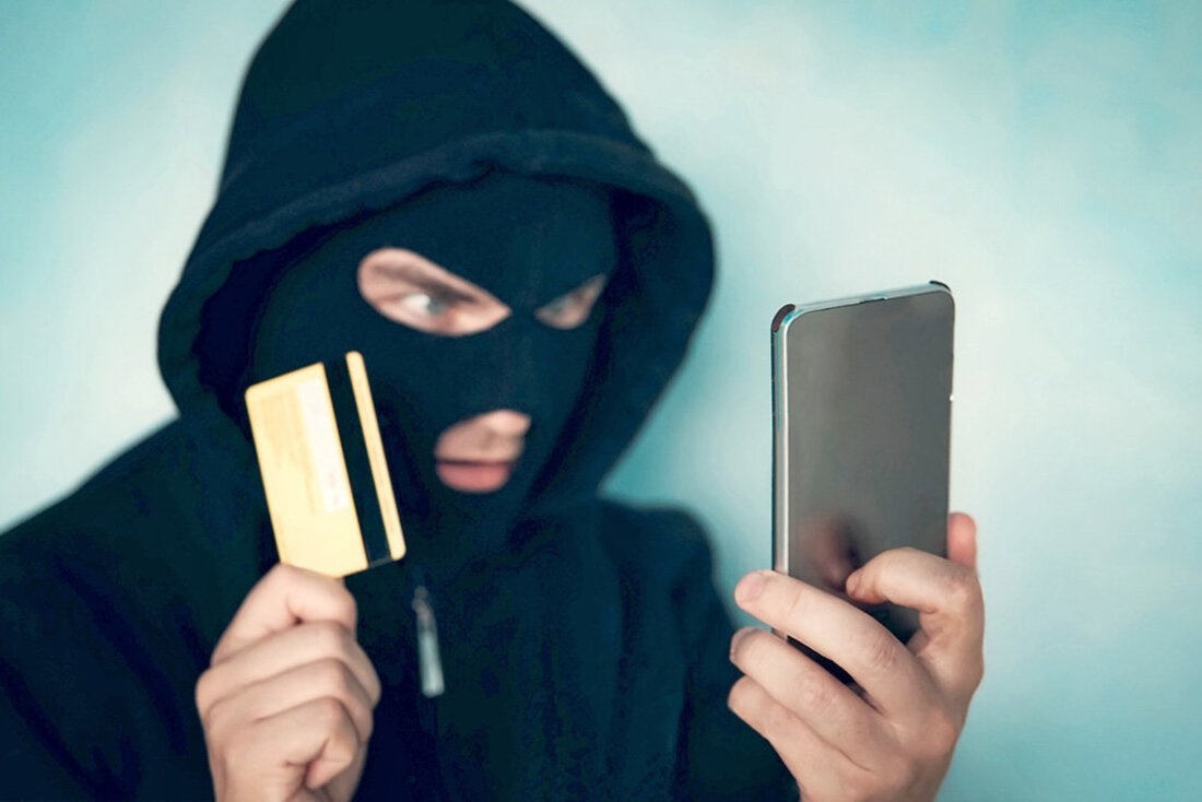 Житель Яйвы осужден за кражу телефона и денег с банковской карты -  Непермские новости